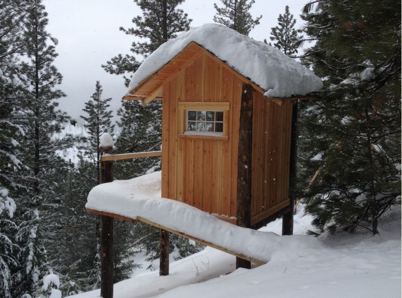 showerhouse under snow